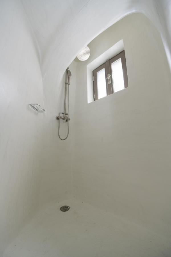 Astrea Suites "Ostria Cave Villa-Outdoor Jacuzzi" Oia  Extérieur photo