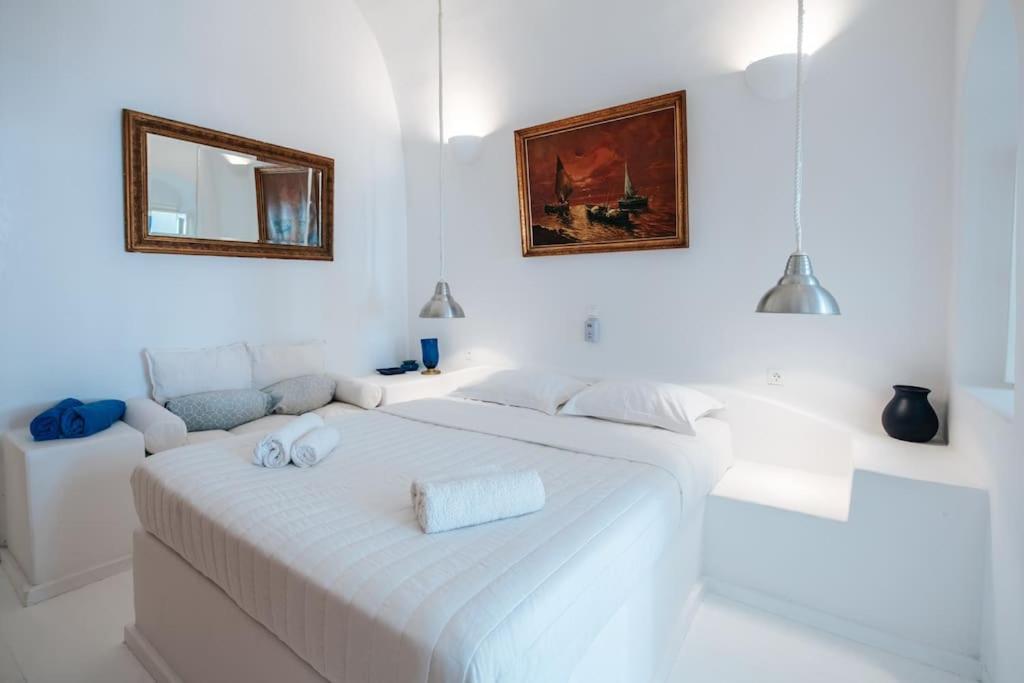 Astrea Suites "Ostria Cave Villa-Outdoor Jacuzzi" Oia  Extérieur photo