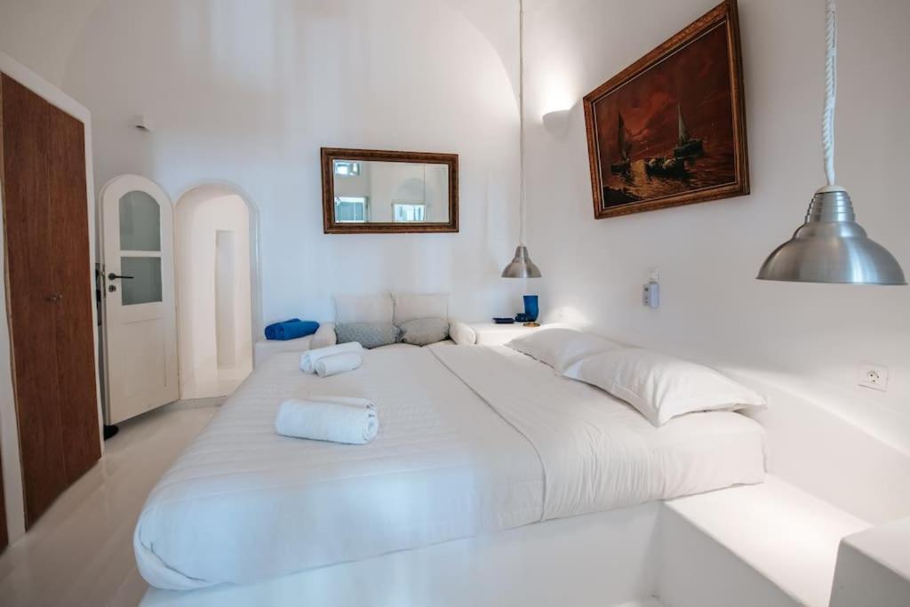 Astrea Suites "Ostria Cave Villa-Outdoor Jacuzzi" Oia  Extérieur photo