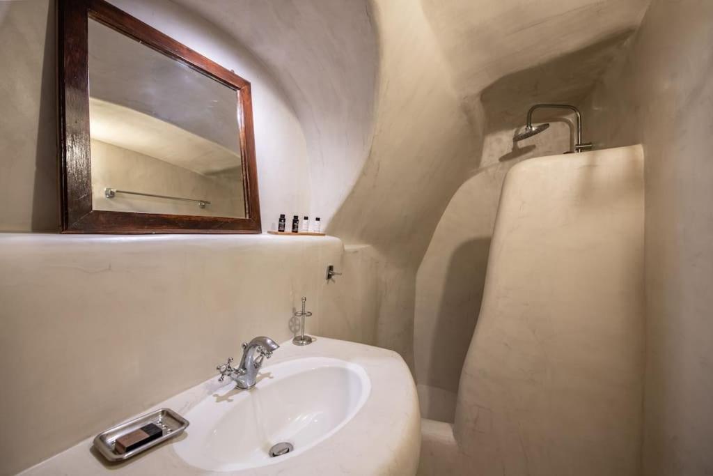 Astrea Suites "Ostria Cave Villa-Outdoor Jacuzzi" Oia  Extérieur photo