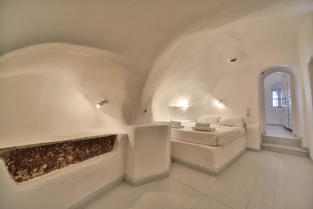 Astrea Suites "Ostria Cave Villa-Outdoor Jacuzzi" Oia  Extérieur photo